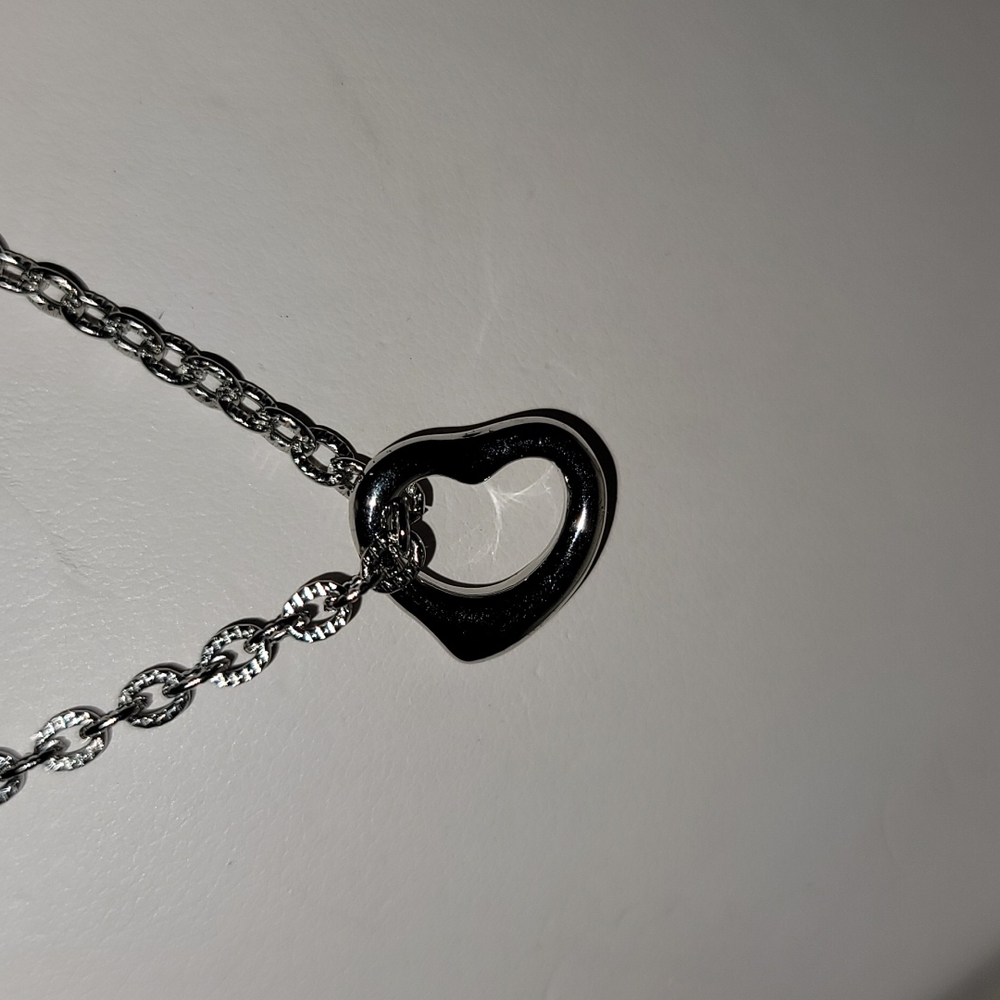 Drop Heart Chain Necklace. - Picture 4 of 4